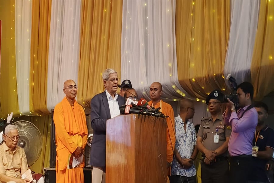 স্বামীবাগ ইসকনে শ্রী জগন্নাথ দেবের রথযাত্রার মহাউৎসব উদ্ভোধন অনুষ্ঠানে প্রধান অতিথির বক্তব্য দেন মির্জা ফখরুল। ছবি: ভিওডি বাংলা