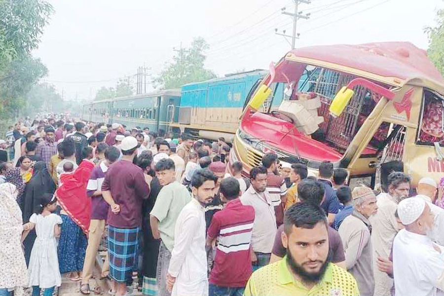 নিহতদের পরিবারে ২৫ হাজার টাকা অনুদান