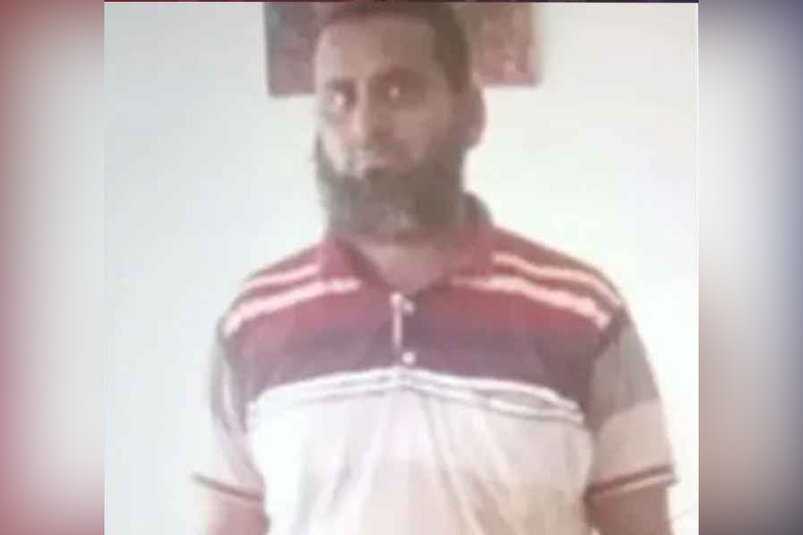 ফ্যামিলি কার্ডের প্রলোভনে বিধবাকে হোটেলে নিয়ে ধর্ষণ