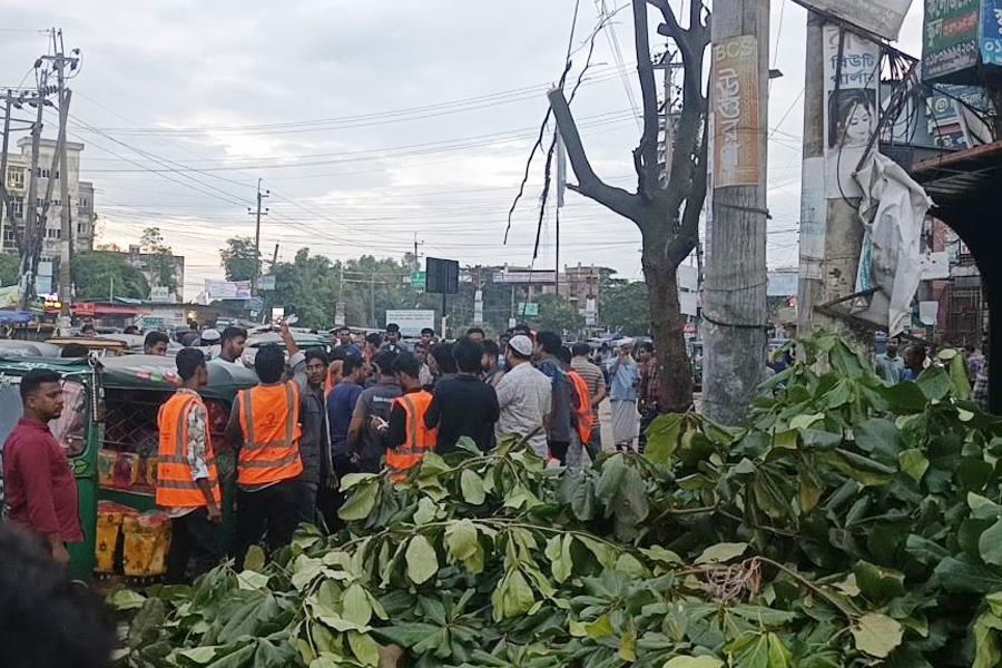 ৭  দিনের অভিযানে ফেনীর অবৈধ ফুটপাত দখলমুক্ত