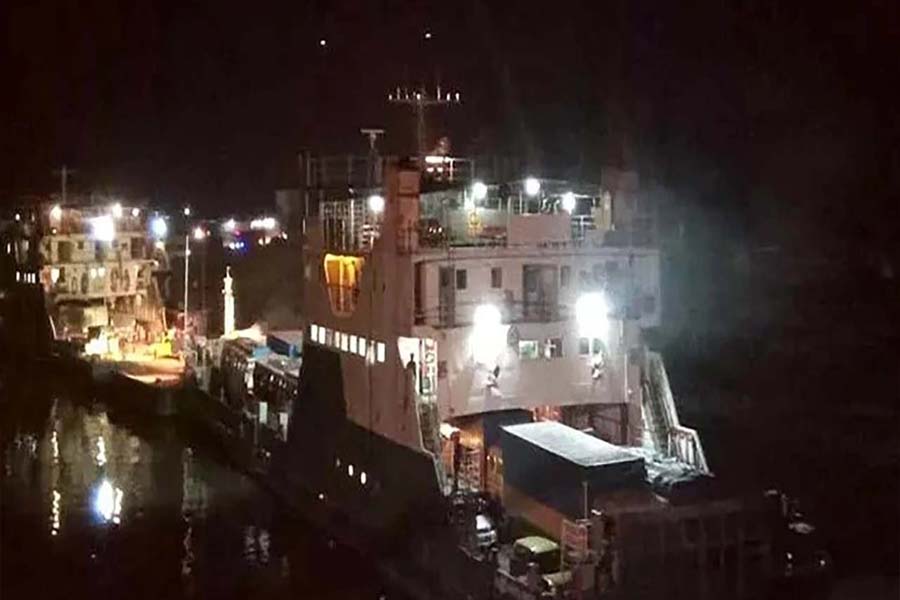 কালবৈশাখীতে দৌলতদিয়া-পাটুরিয়া ফেরি চলাচল বন্ধ