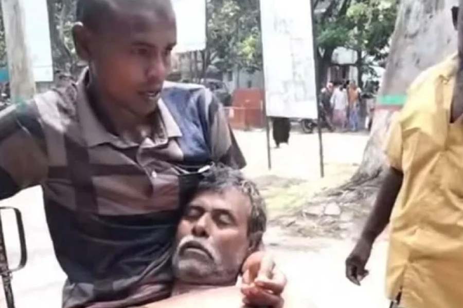 তেল নিতে গিয়ে লাইনে দাঁড়িয়ে কৃষকের মৃত্যু