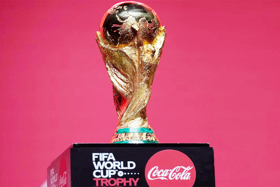 ফুটবল বিশ্বকাপ ট্রফি এখন ঢাকায়