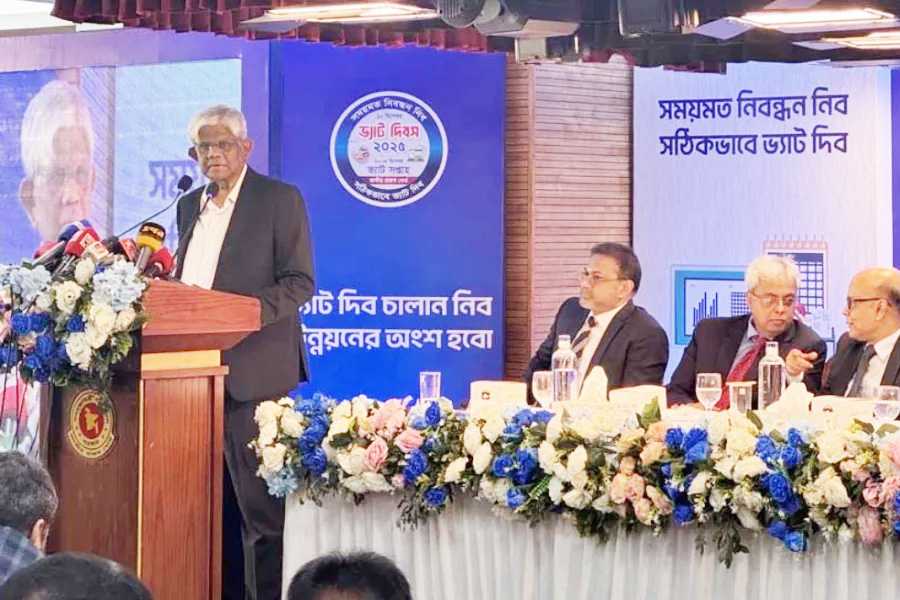 ভ্যাট দিলেও সরকারের কোষাগারে পৌঁছায় না: অর্থ উপদেষ্টা