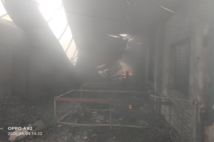 ঢাকায় গ্যাস লাইটার কারখানায় আগুন