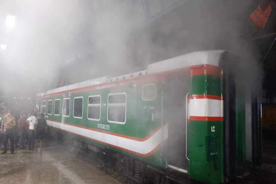 উপবন এক্সপ্রেসে আগুন, সিলেটের সঙ্গে রেল যোগাযোগ বন্ধ