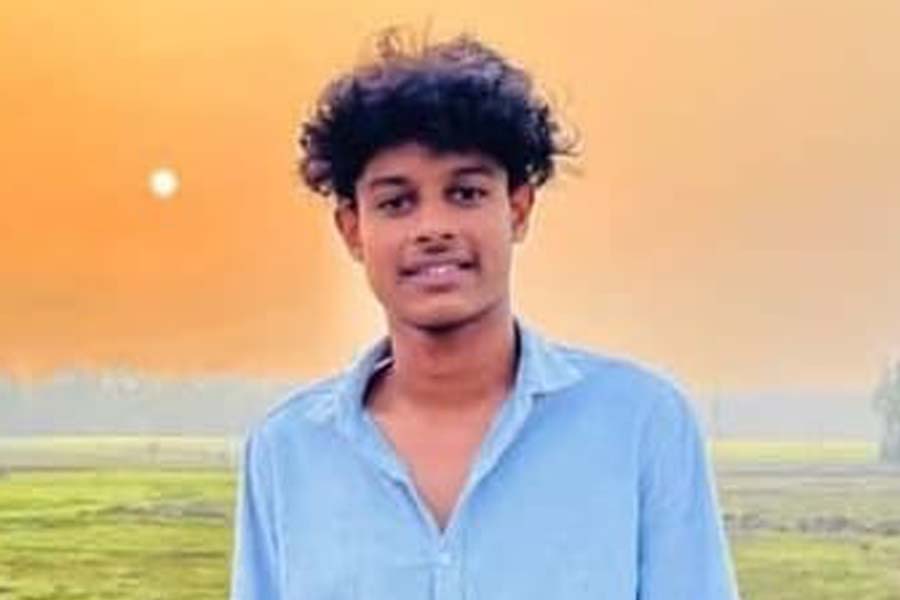 ব্রাজিলের পতাকা টাঙাতে গিয়ে বিদ্যুৎস্পৃষ্টে যুবকের মৃত্যু