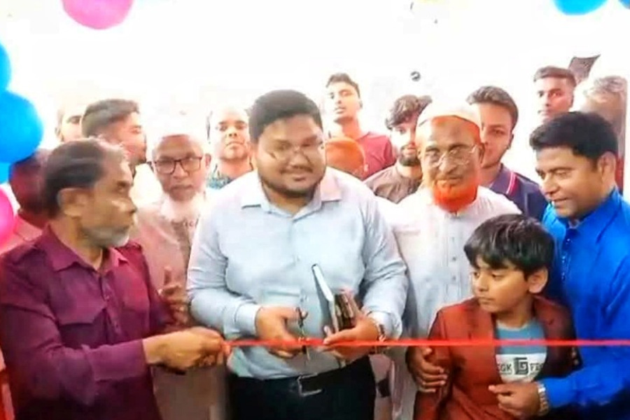 পলাশবাড়ীতে আধুনিকতার ছোঁয়ায় আযান হোটেল