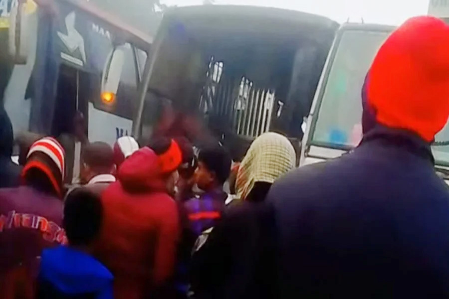 পলাশবাড়ীতে ট্রাক-বাস সংঘর্ষে ২ নিহত