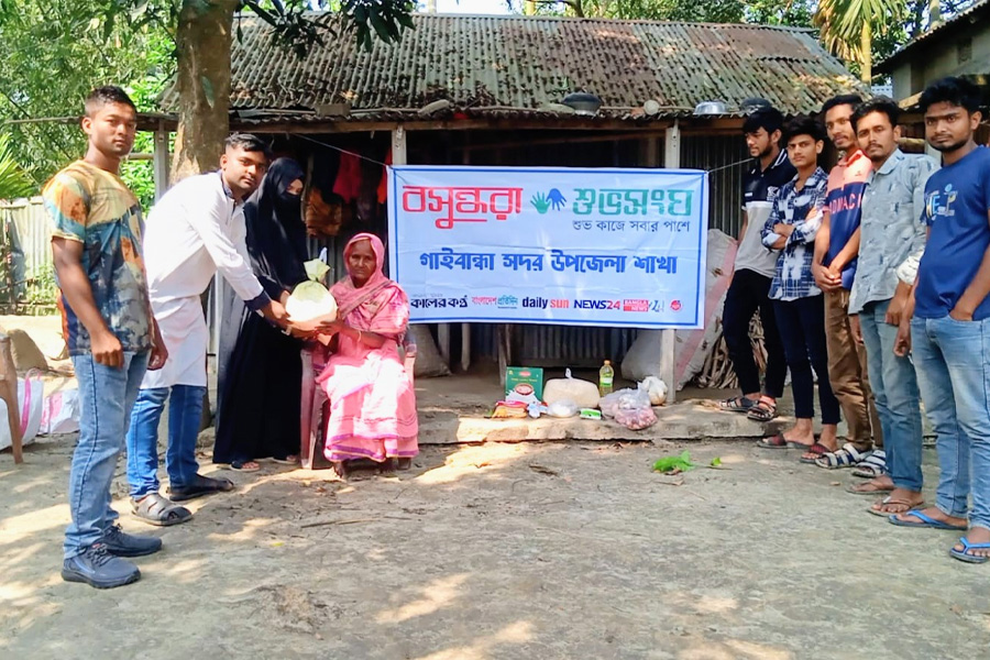 গাইবান্ধায় ঈদ সামগ্রী উপহার পেলেন রেখা বেগম