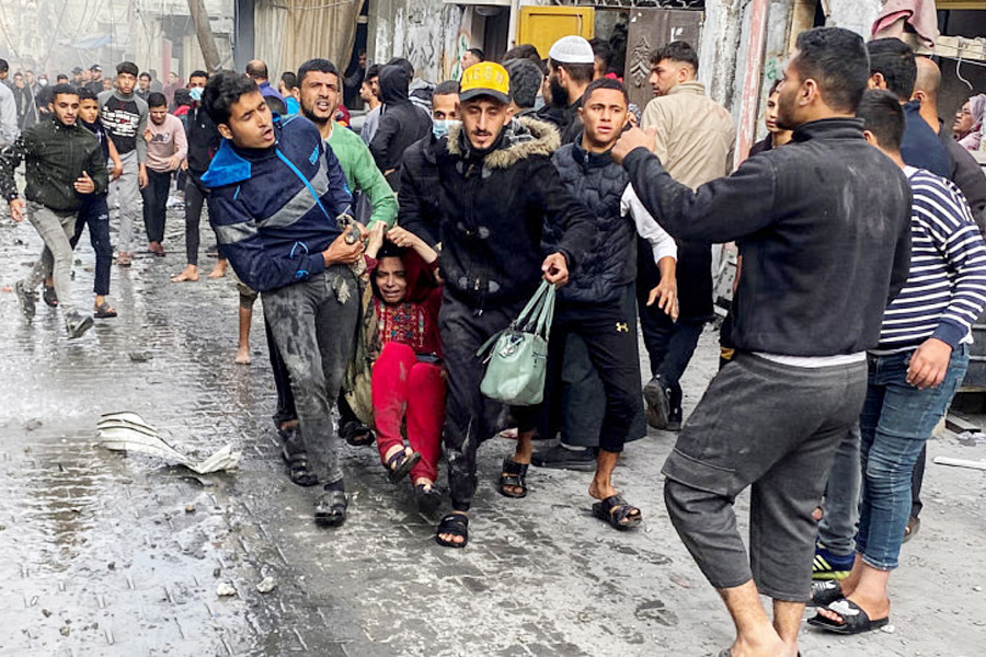 ইসরায়েলের তীব্র হামলায় গাজা ছেড়ে পালাচ্ছে ফিলিস্তিনিরা