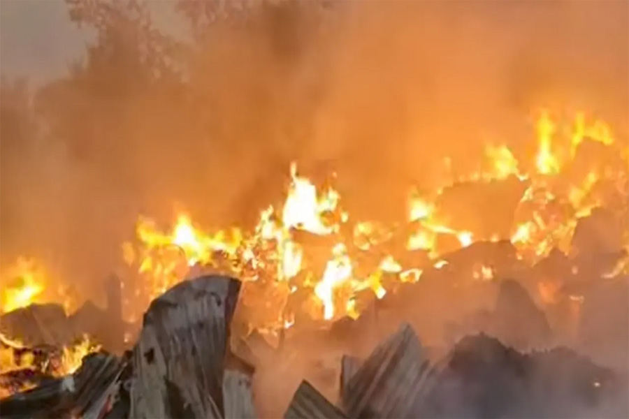 কোনাবাড়ীতে ২ ঝুটের গুদামে আগুন