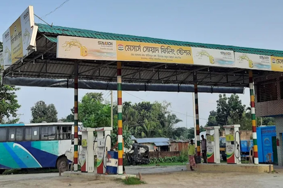 গৌরীপুরে তেল গোপন রাখার অভিযোগে ম্যানেজারের বিরুদ্ধে মামলা