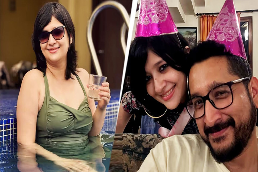 গ্লাস হাতে মনোকিনিতে পুল পার্টি, চল্লিশে যে ভয় পিয়ার