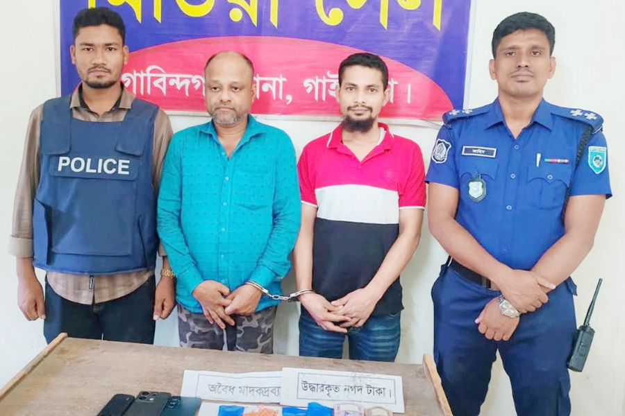 গোবিন্দগঞ্জে যাত্রীবাহি বাস তল্লাশি, ৫শ’ ইয়াবাসহ আটক ২