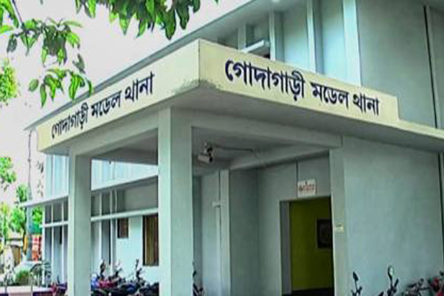 এএসআই ফজলুর বিরুদ্ধে ঘুষ বানিজ্যের অভিযোগ