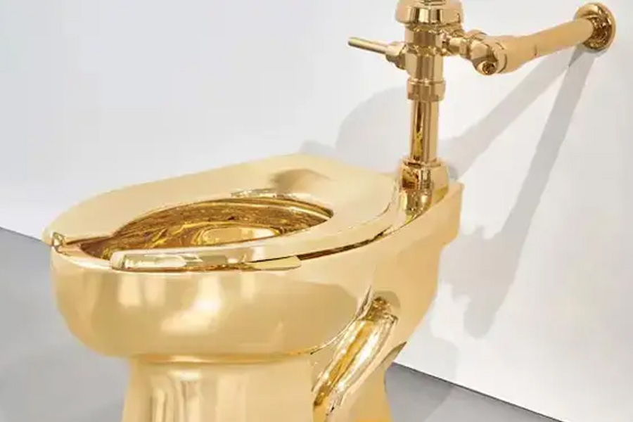 নিউ ইয়র্কে সোনার ‘টয়লেট’ বিক্রি ১.২১ কোটি টাকায়