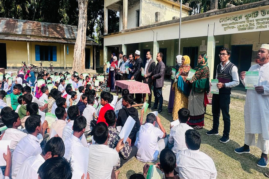 রাজারহাটে শিক্ষা প্রতিষ্ঠানে গণভোট ঘিরে প্রচারণা