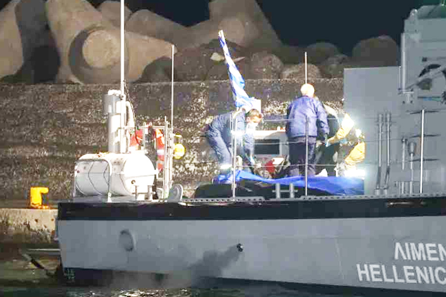 ক্রিটের উপকূলে ভাসমান নৌকা থেকে ১৭ অভিবাসীর মরদেহ উদ্ধার