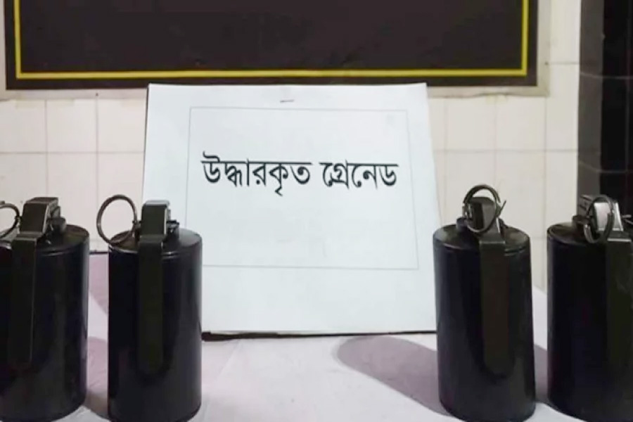যাত্রাবাড়ীতে গ্রেনেডসদৃশ ৪ বিস্ফোরকসহ যুবক গ্রেপ্তার