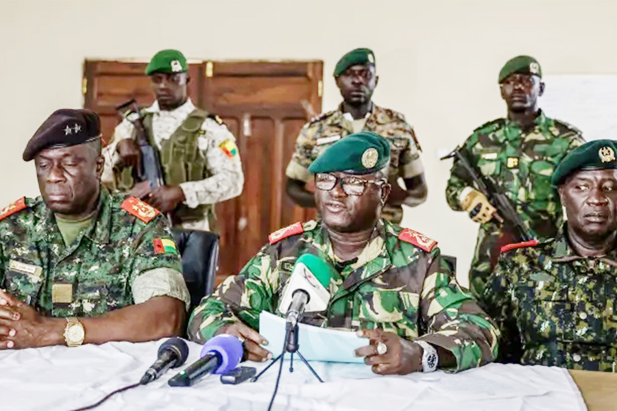 প্রেসিডেন্ট গ্রেপ্তার, ক্ষমতা দখল সেনাবাহিনীর