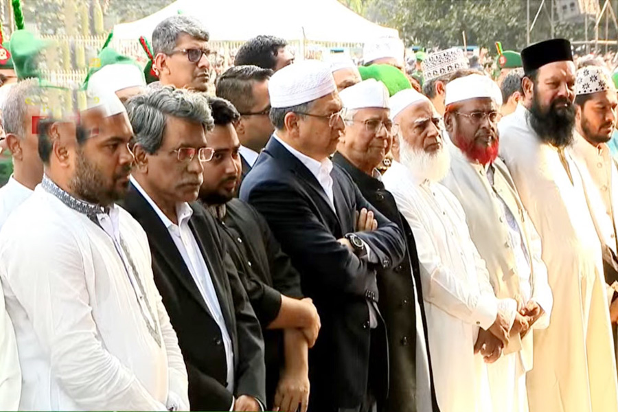 ‘হাদি তুমি আমাদের বুকের মধ্যে আছো’ : প্রধান উপদেষ্টা