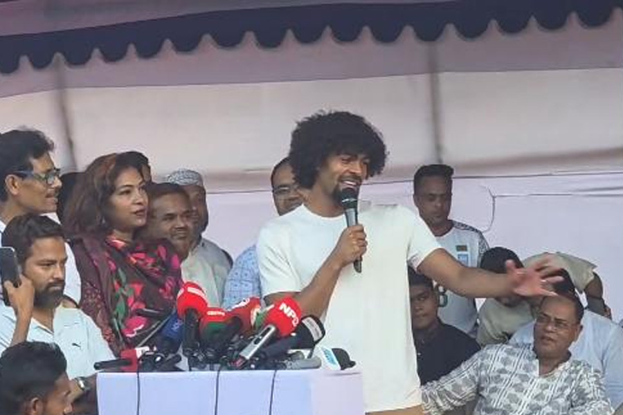 হামজার কণ্ঠে ক্রীড়া প্রতিমন্ত্রীর প্রশংসা