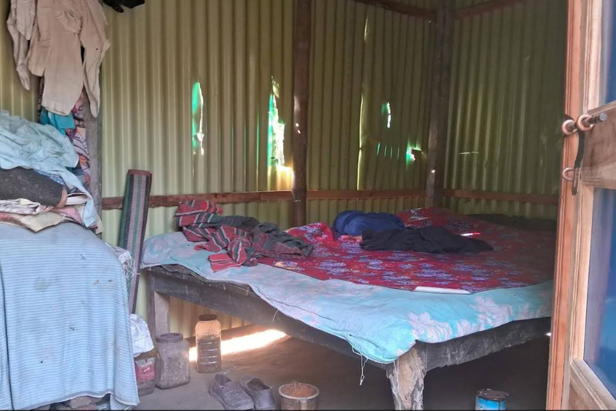 জন্মান্ধ আবদুল গফুর মল্লিকের বাড়িতে দূর্বৃত্তদের হামলা