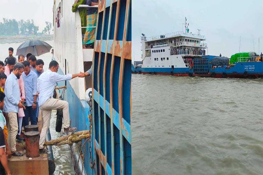 নোয়াখালীর হাতিয়া-নলচিরা নৌপথে ফেরিতে উঠছেন নোয়াখালী-৬ আসনের সংসদ সদস্য আব্দুল হান্নান মাসউদ। ছবি: সংগৃহীত