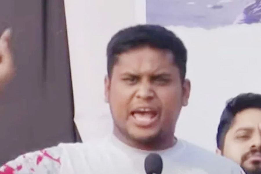 শিক্ষকপীড়ন সভ্য রাষ্ট্রে গ্রহণযোগ্য নয়: হাসনাত