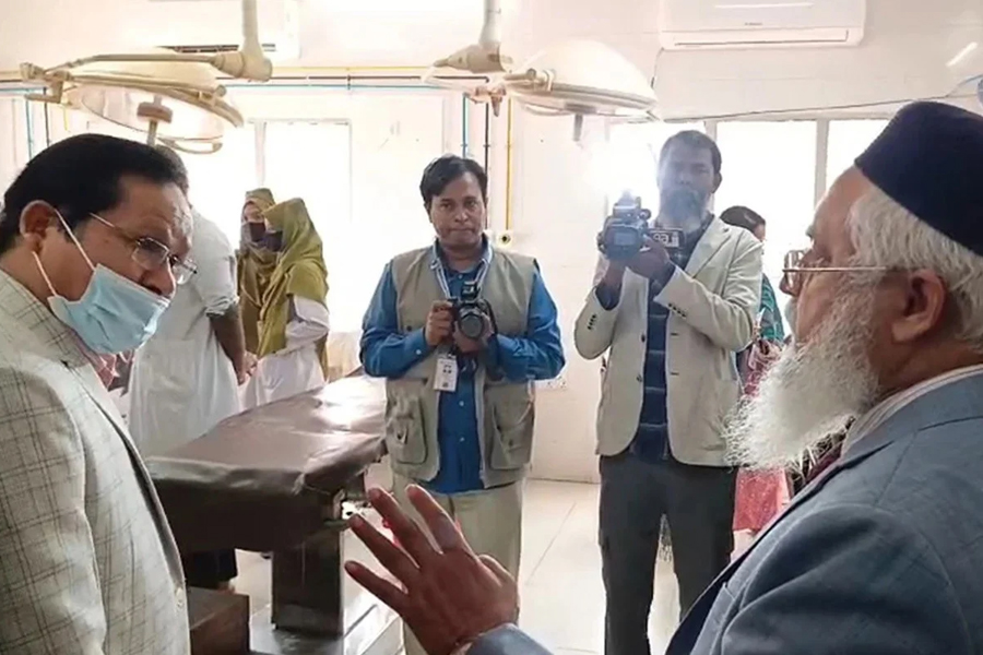 ডিজির সঙ্গে তর্কে জড়ানো ডা. ধনদেব পুনর্বহাল