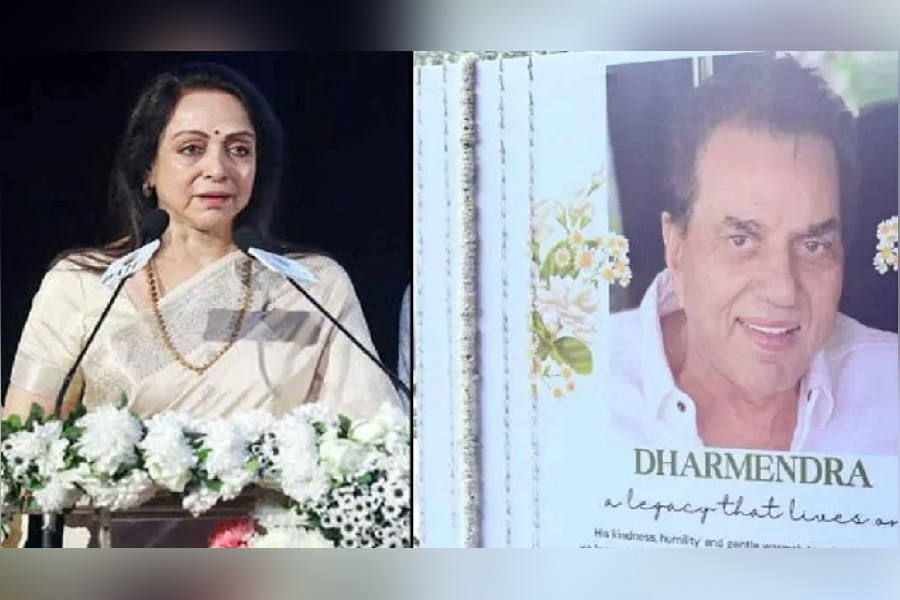 স্বামীর মৃত্যু নিয়ে ট্রলের কড়া জবাব দিলেন হেমা মালিনী