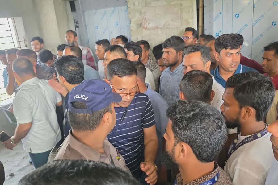 সুপ্রিম কোর্ট থেকে হাইকোর্ট কর্মচারীর ঝুলন্ত মরদেহ উদ্ধার