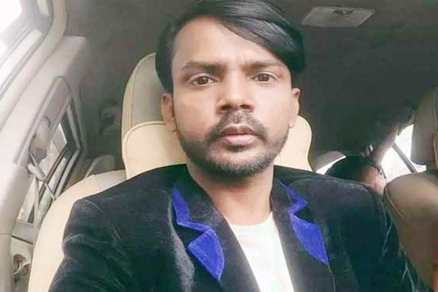 স্ত্রীর মামলায় হিরো আলম গ্রেপ্তার