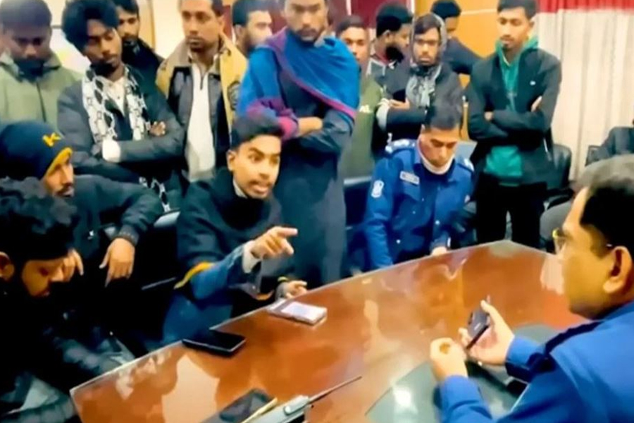 ওসিকে হুমকি, বৈষম্যবিরোধী সেই নেতাকে শোকজ