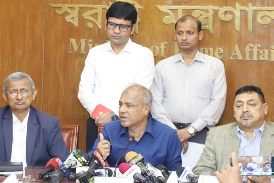 নির্বাচনের আগে আইনশৃঙ্খলা অবনতির শঙ্কা নেই: স্বরাষ্ট্র উপদেষ্টা