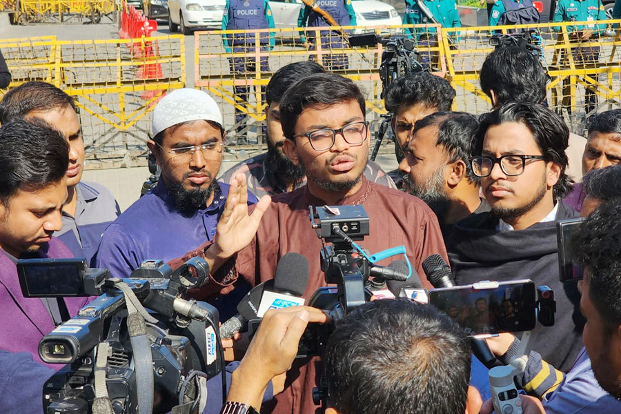 স্বরাষ্ট্র উপদেষ্টার পদত্যাগ না হওয়া পর্যন্ত ঘরে ফিরবো না: ফাহিম ফারুকী