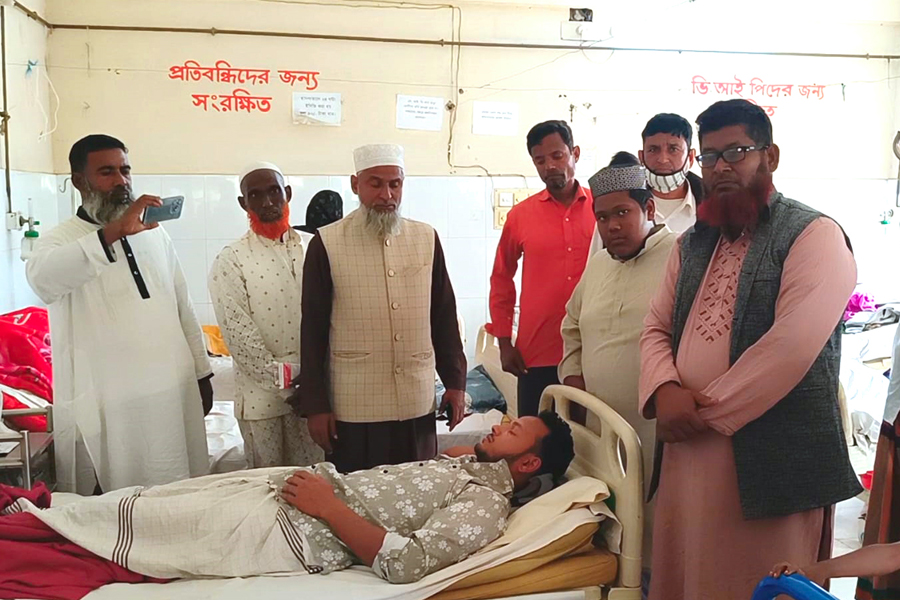 আসামি না পেয়ে স্বজনদের মারধরের অভিযোগ পুলিশের বিরুদ্ধে