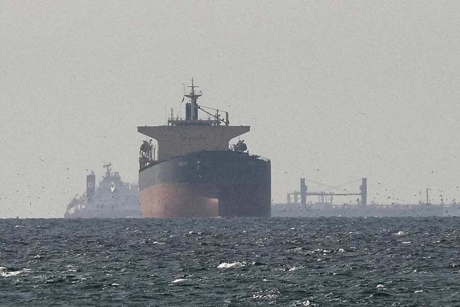 হরমুজ প্রণালিতে দুটি জাহাজ জব্দ করেছে ইরান