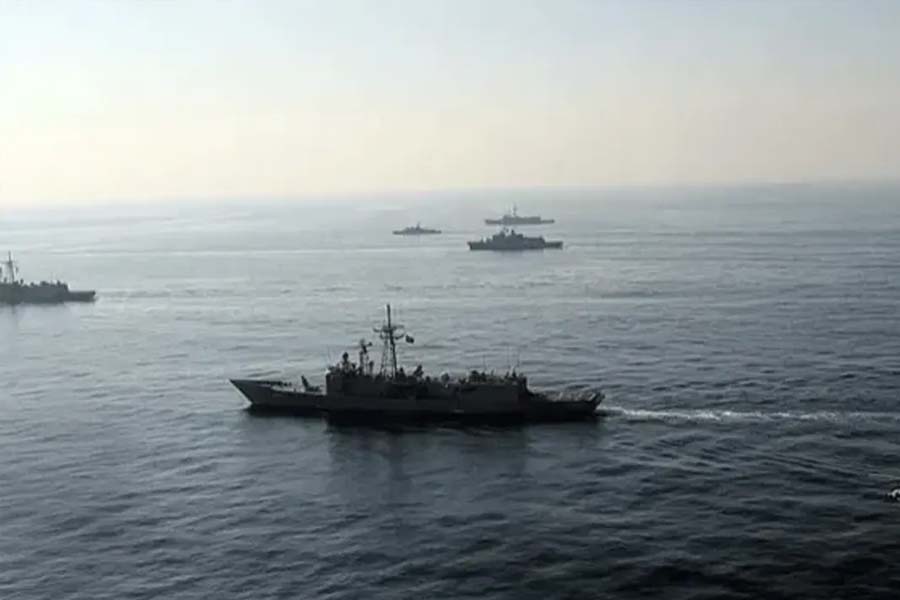 শত্রুপক্ষ ছাড়া সবার জন্য উন্মুক্ত হরমুজ প্রণালি: ইরান