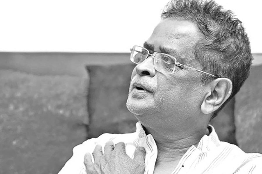 বাংলা সাহিত্যের জনপ্রিয় কথাসাহিত্যিক হুমায়ূন আহমেদ। ছবি: সংগৃহীত