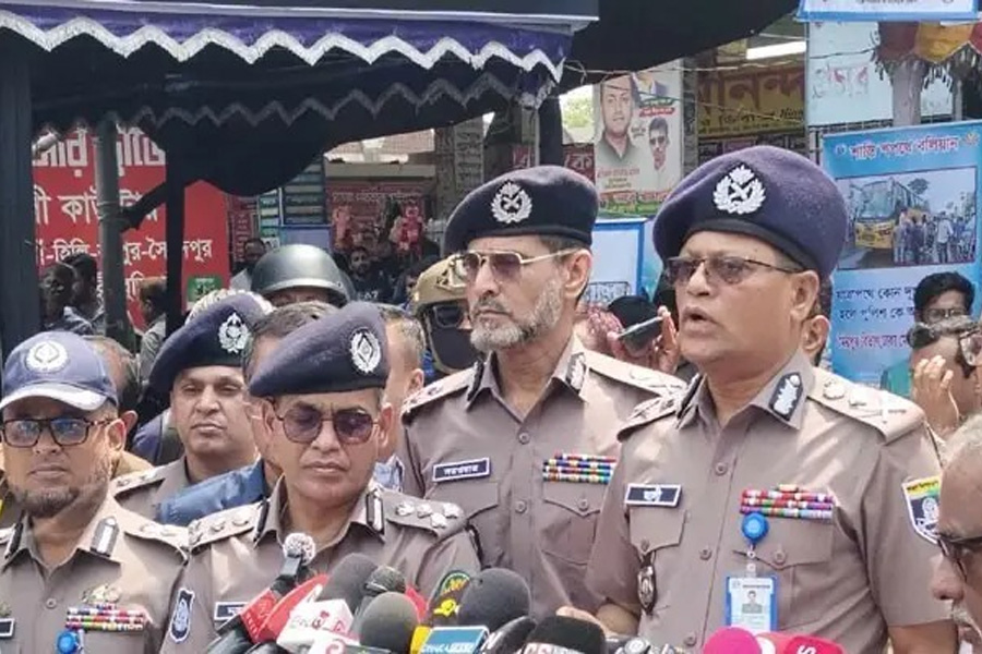 নেগেটিভভাবে নিচ্ছেন কেন, সাংবাদিকদের পাল্টা প্রশ্ন ছুড়লেন আইজিপি