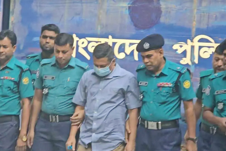 সাবেক আইজিপি মামুনকে ট্রাইব্যুনালে হাজির