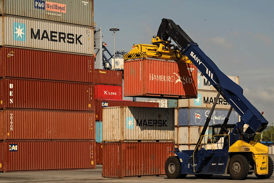 ভয়াবহ মন্দার ঝুঁকিতে বিশ্ব অর্থনীতি