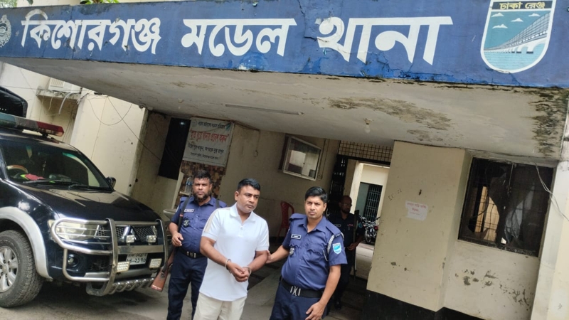 এয়ারপোর্টের ইমিগ্রেশন থেকে  আ'লীগ নেতা গ্রেপ্তার