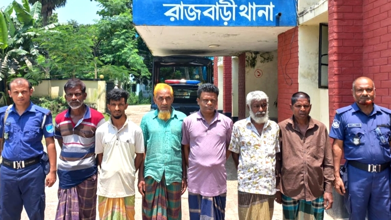 রাজবাড়ীতে ওয়ারেন্টভুক্ত ছয় আসামি গ্রেপ্তার