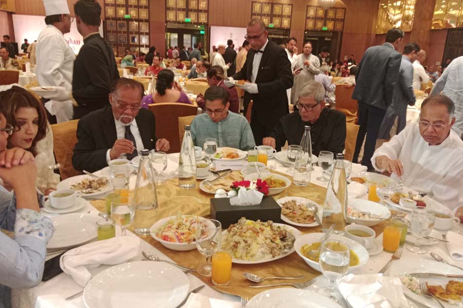 রাজনীতিবিদসহ বিশিষ্টজনের সম্মানে ভারতীয় হাইকমিশনের ইফতার