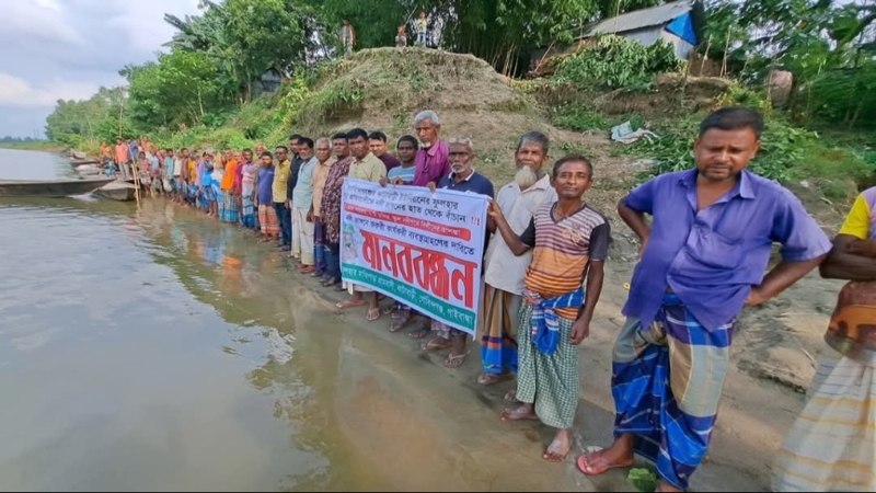 করতোয়া নদীর আগ্রাসী ভাঙন প্রতিকার চেয়ে মানববন্ধন