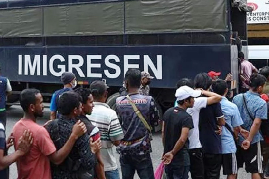 মালয়েশিয়ায় বিশেষ অভিযানে বাংলাদেশিসহ আটক ১৯৬