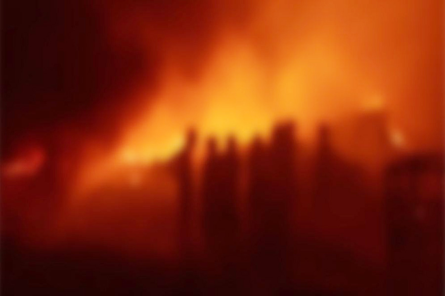 কলকাতার ‘বাংলাদেশি কলোনিতে’ ভয়াবহ অগ্নিকাণ্ড